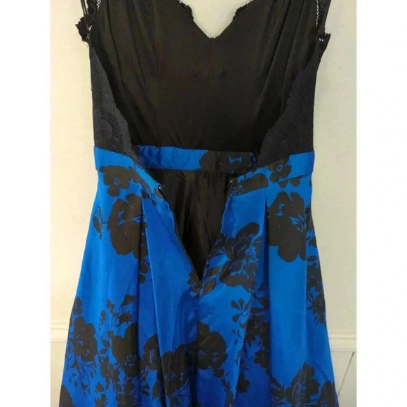 Windsor Floral Ball Gown 1/2 Black Blue Deep V Lace - Picture 7 of 11